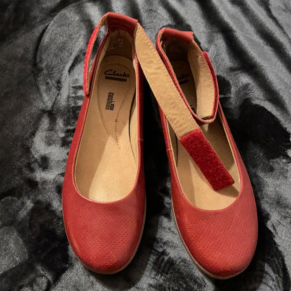 Clarks red flat size 9 1/2